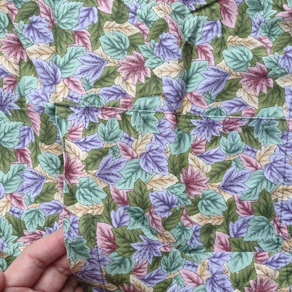 Cotton Club scrub top (leaves) - Picture 2 of 5